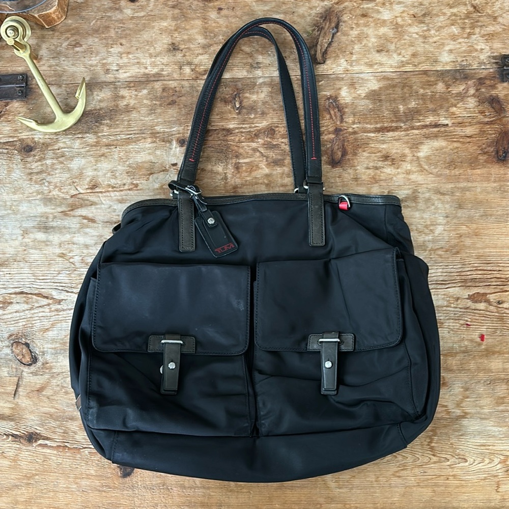 TUMI TOTE BLACK NYLON/LEATHER TOTE FROM VOYAGEUR COLLECTION